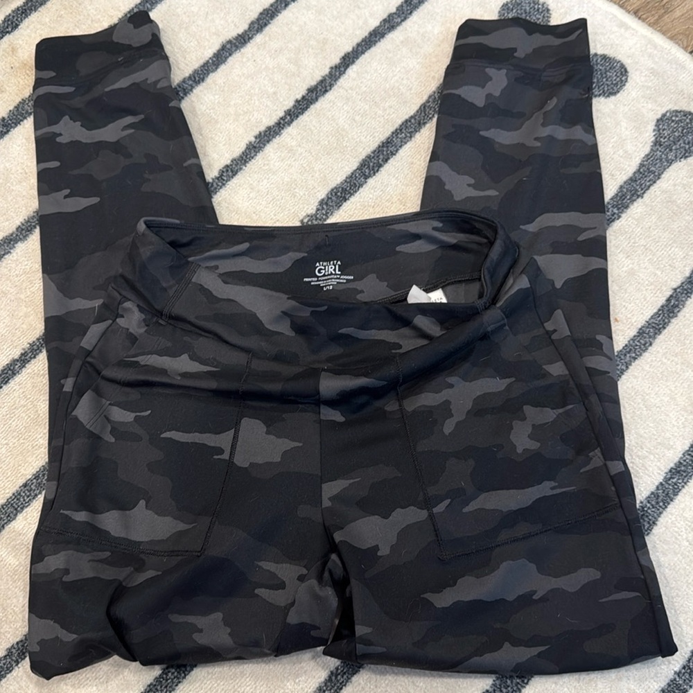 Black camo Athleta girls joggers